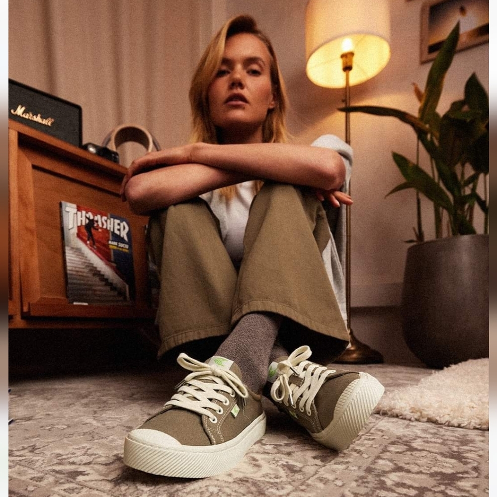 NIB Cariuma OCA Low Burnt Sand Contrast Thread Sneaker Organic Canvas 10 W 8.5 M